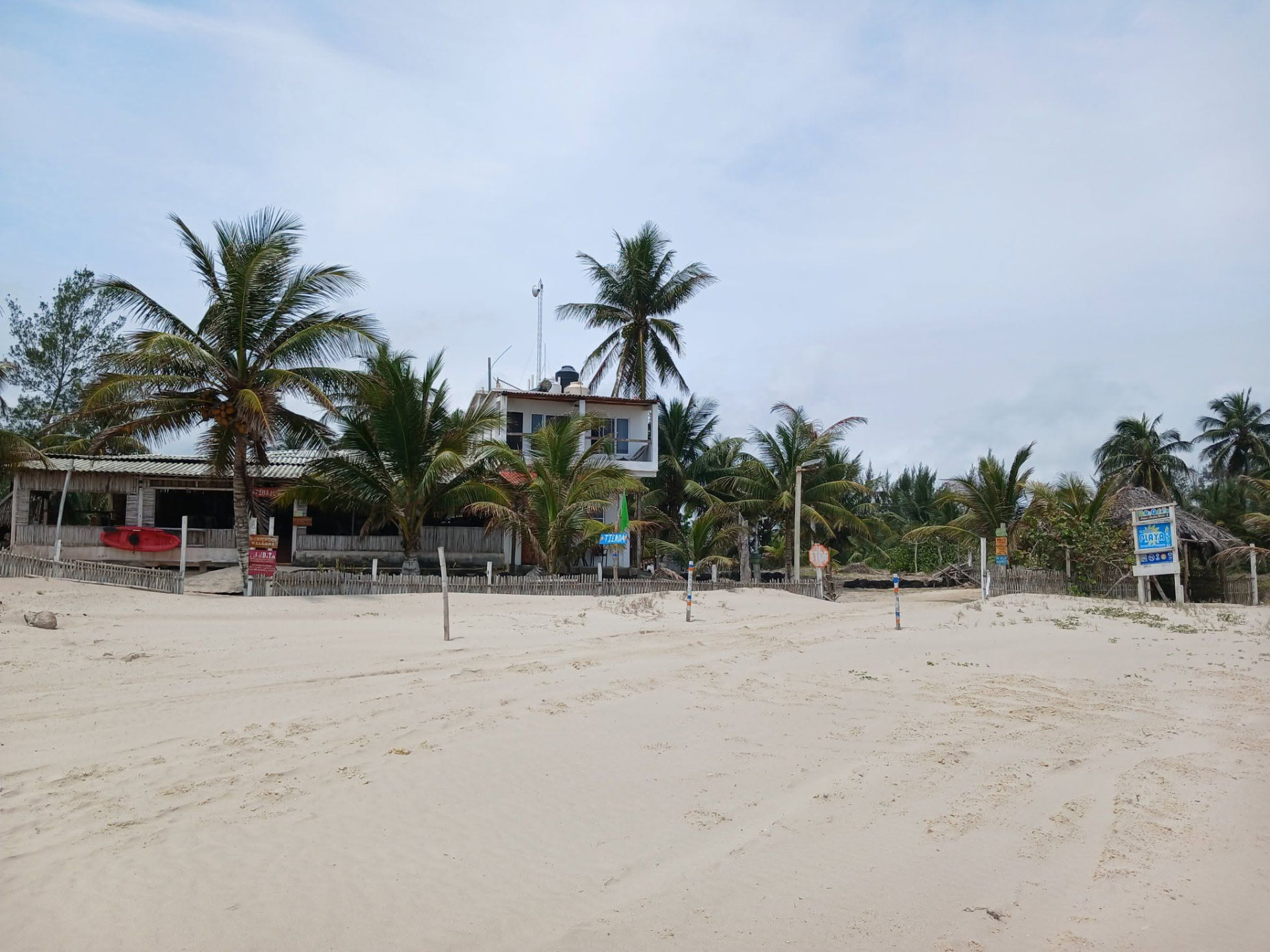 Hotel Playa Aventura Tuxpan frente a la playa de Barra Galindo